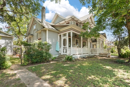 125-Year-Old Victorian Gem for Sale in Hubbard Texas - image 35