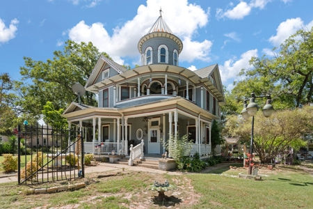 125-Year-Old Victorian Gem for Sale in Hubbard Texas - image 28