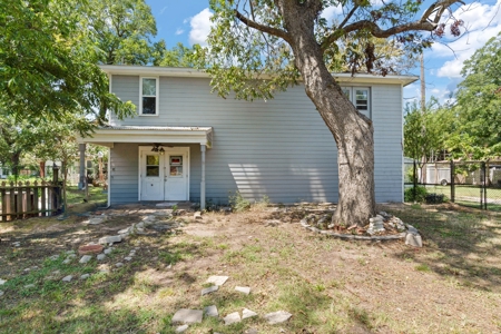 125-Year-Old Victorian Gem for Sale in Hubbard Texas - image 38