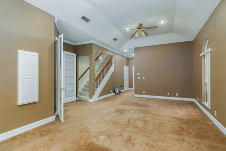 Beautiful Private Estate With Pond - image 14