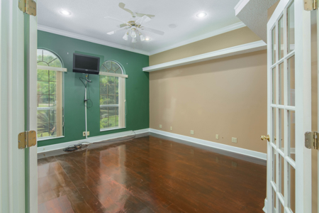 Beautiful Private Estate With Pond - image 11