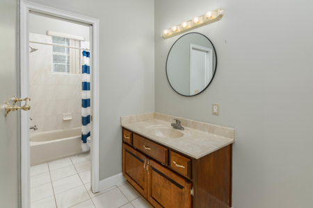 Beautiful Private Estate With Pond - image 21