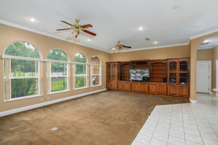 Beautiful Private Estate With Pond - image 18