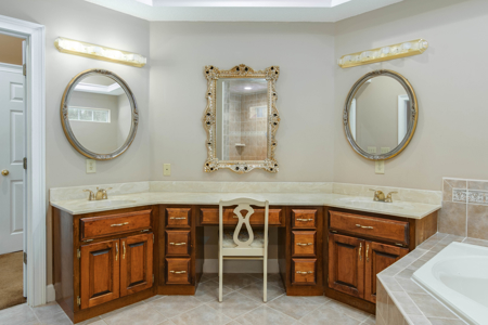 Beautiful Private Estate With Pond - image 13