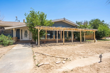Spacious Home with Shop and Acreage for Sale in Mesilla Park, NM - image 2