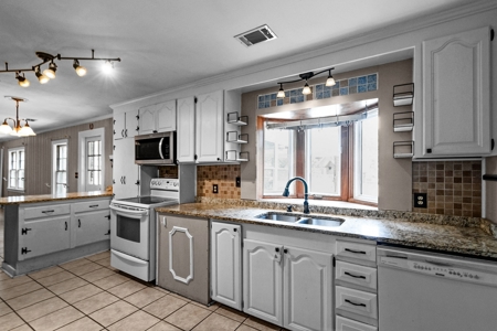 Cheraw Brick Ranch on 1.8 Acres Near State Park - image 27