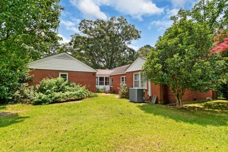 Cheraw Brick Ranch on 1.8 Acres Near State Park - image 5