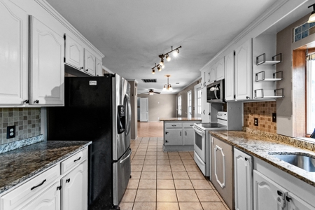 Cheraw Brick Ranch on 1.8 Acres Near State Park - image 29