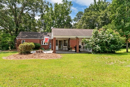 Cheraw Brick Ranch on 1.8 Acres Near State Park - image 7