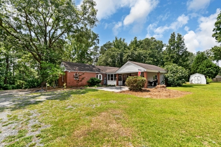 Cheraw Brick Ranch on 1.8 Acres Near State Park - image 4