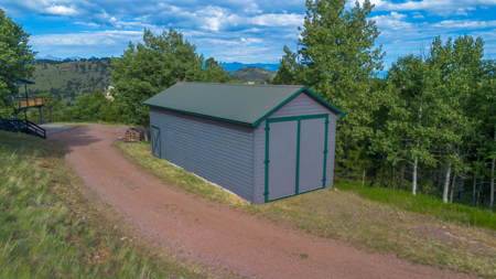 Large Mountain Home for Sale in Westcliffe, Colorado - image 2