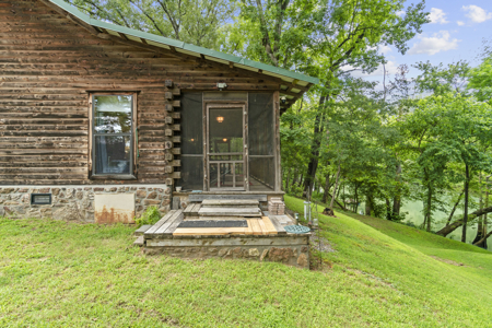 Little Red River Riverfront Cabin For Sale near Pangburn, AR - image 14