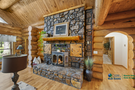 Stunning Log Home on 9.62+/- Acres For Sale in Judsonia, AR - image 9
