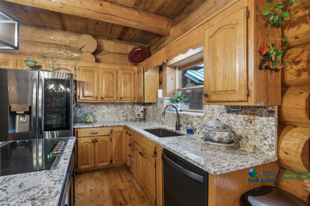Stunning Log Home on 9.62+/- Acres For Sale in Judsonia, AR - image 15