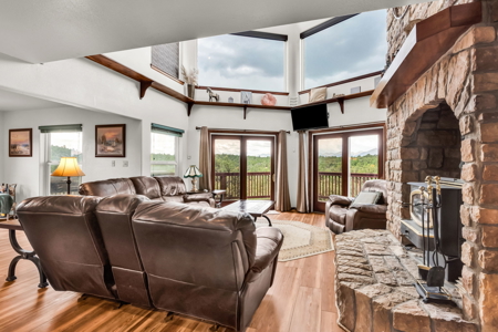 Colorado luxury Mountain home and acreage - image 15