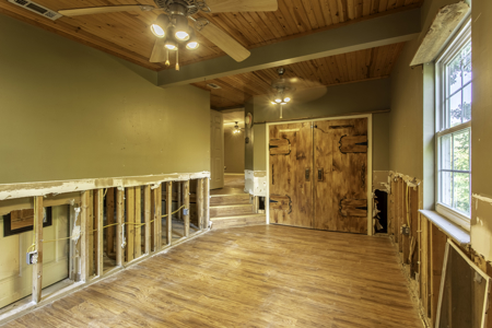 Riverfront Cabin on the Spring River in Hardy, AR For Sale - image 20
