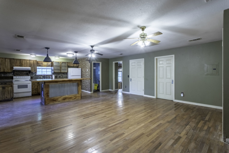 Riverfront Cabin on the Spring River in Hardy, AR For Sale - image 9