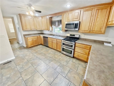 4 Bedroom 3 Bath Home w/Basement on 1.14 Ac Outside City For Sale - image 10