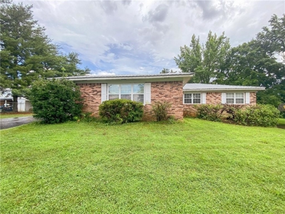 4 Bedroom 3 Bath Home w/Basement on 1.14 Ac Outside City For Sale - image 7