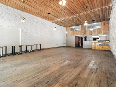 Prime Commercial Building with Loft Living on Sq in Seymour, MO - image 4