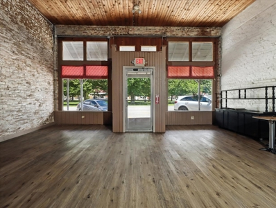 Prime Commercial Building with Loft Living on Sq in Seymour, MO - image 2