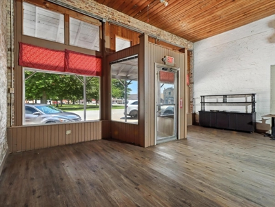 Prime Commercial Building with Loft Living on Sq in Seymour, MO - image 6