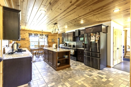 Log Home For Sale in Pocahontas, Arkansas - image 7