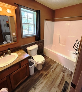 6 bedroom, 5 Bath home on corner lot for Sale In Humboldt, Kansas - image 17