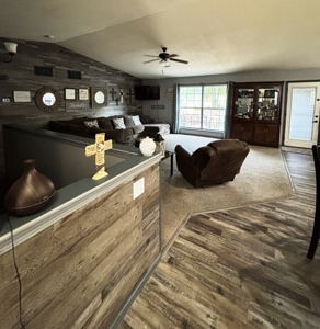 6 bedroom, 5 Bath home on corner lot for Sale In Humboldt, Kansas - image 2