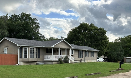 6 bedroom, 5 Bath home on corner lot for Sale In Humboldt, Kansas - image 1