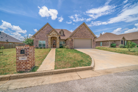 Luxury Home in Hallsville, TX for Sale - image 1