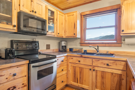 Country Home with Acreage in Western Montana - image 10