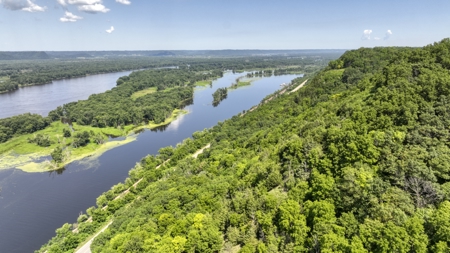 Scenic Point Bluff-Top Retreat with Mississippi River Views - image 39