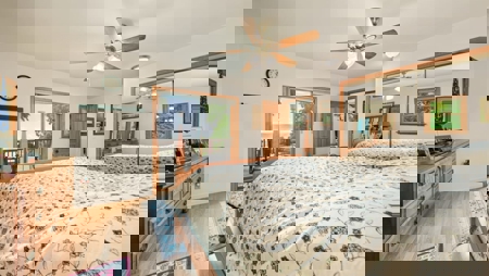 Scenic Point Bluff-Top Retreat with Mississippi River Views - image 17