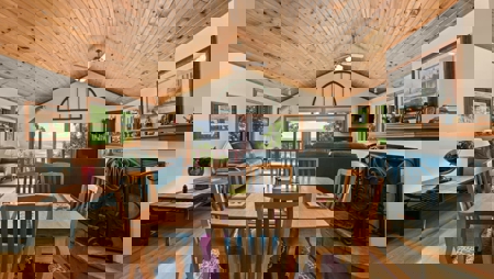 Scenic Point Bluff-Top Retreat with Mississippi River Views - image 7