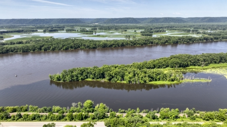 Scenic Point Bluff-Top Retreat with Mississippi River Views - image 40