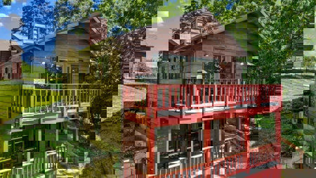 Scenic Point Bluff-Top Retreat with Mississippi River Views - image 3