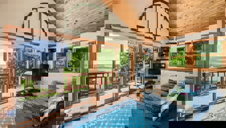 Scenic Point Bluff-Top Retreat with Mississippi River Views - image 8