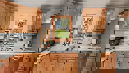 Scenic Point Bluff-Top Retreat with Mississippi River Views - image 12