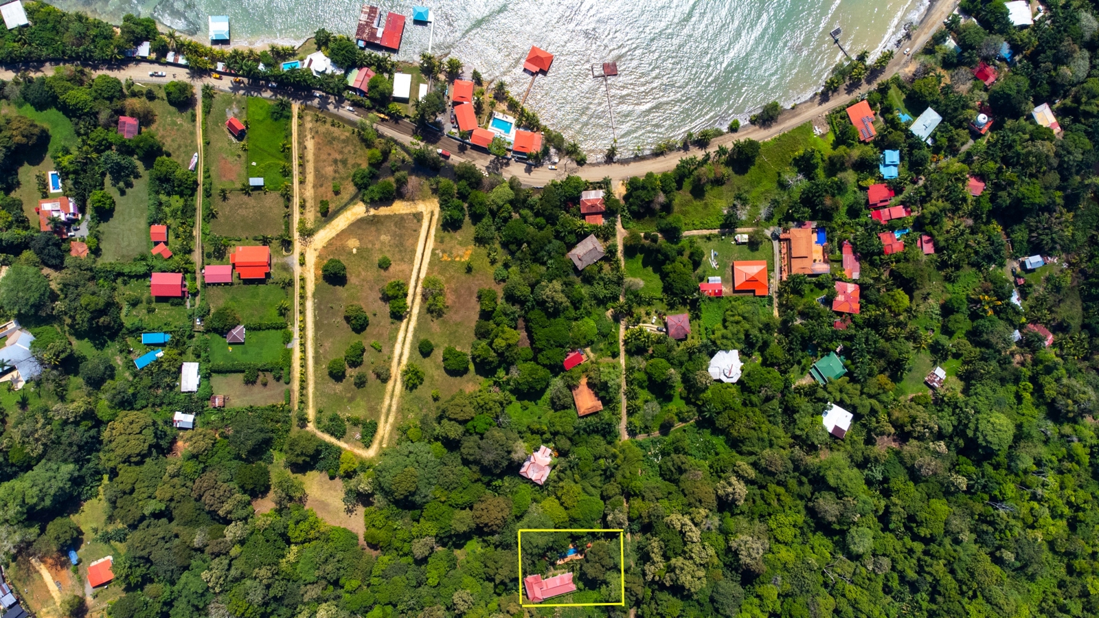 Epic B&B with Pool & Skate Bowl — Big Creek, Isla Colón - 4