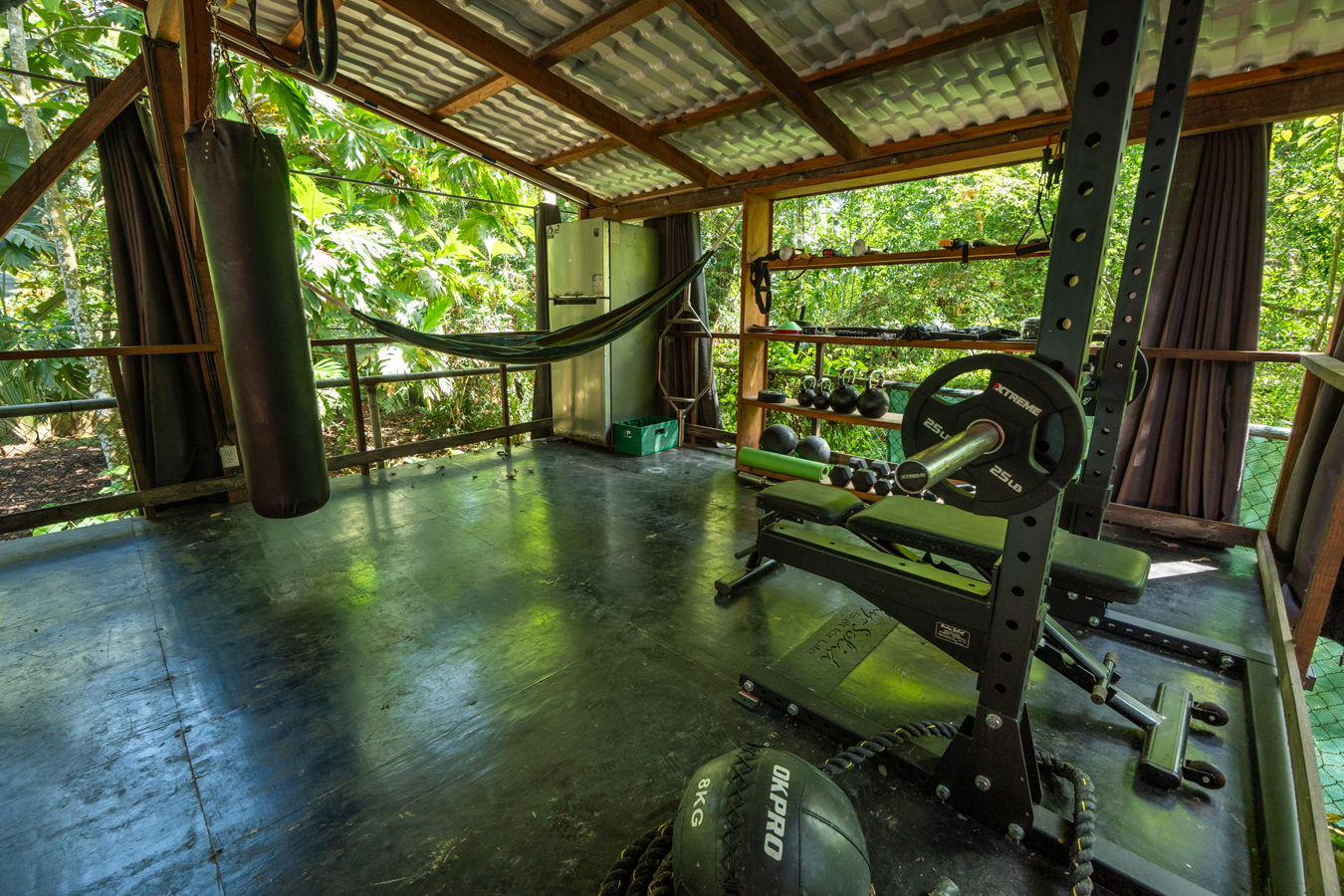 Epic B&B with Pool & Skate Bowl — Big Creek, Isla Colón - 44