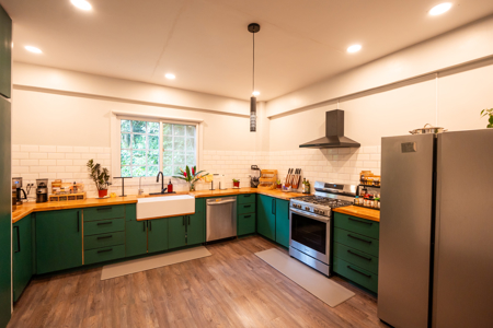 Epic Bed & Breakfast with Pool and One-of-a-Kind Skate Bowl - image 7