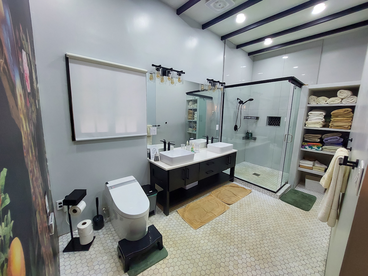 Epic B&B with Pool & Skate Bowl — Big Creek, Isla Colón - 15