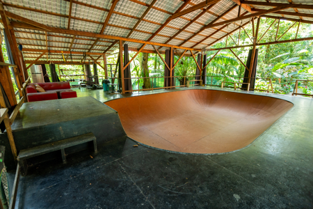 Epic Bed & Breakfast with Pool and One-of-a-Kind Skate Bowl - image 44