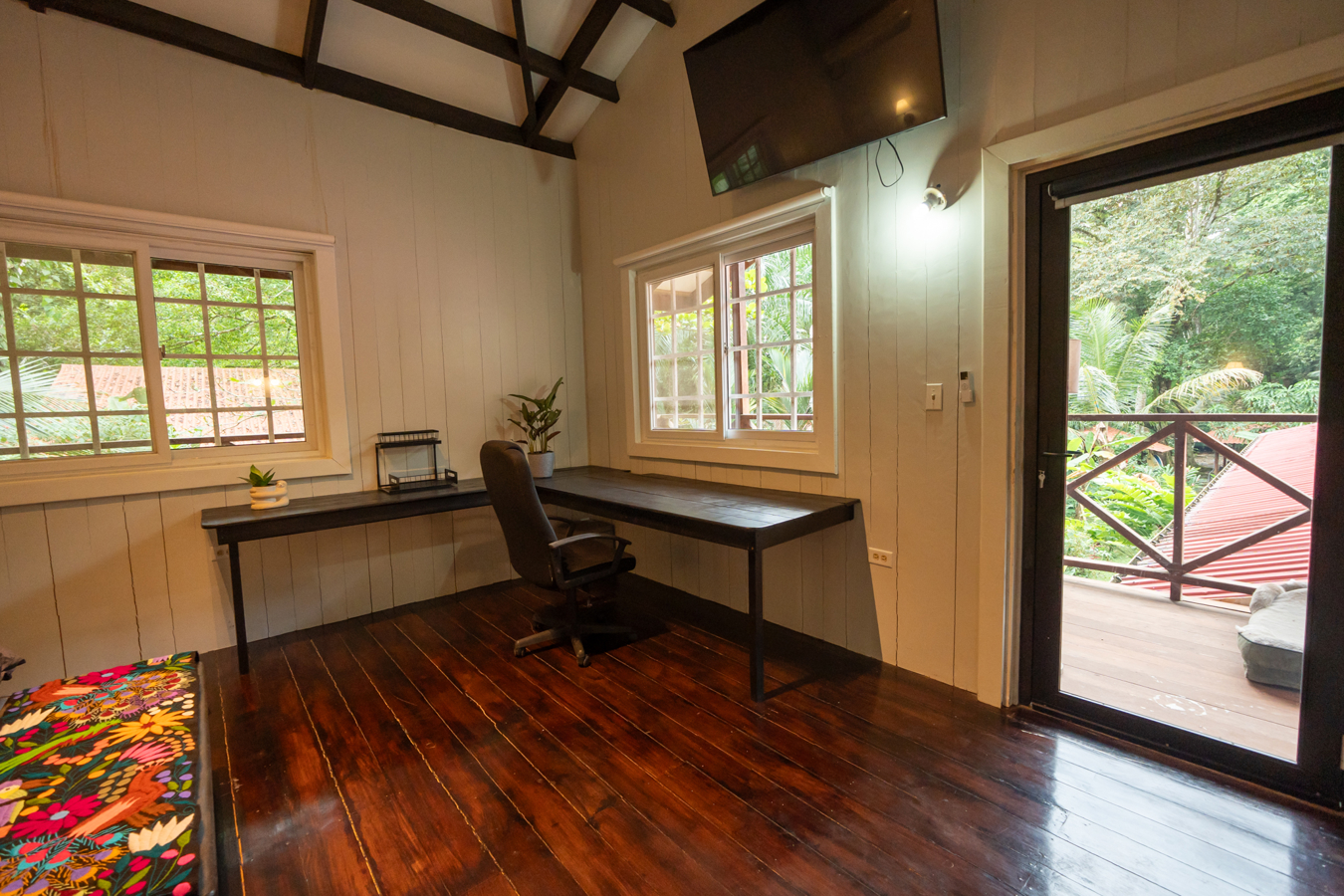 Epic B&B with Pool & Skate Bowl — Big Creek, Isla Colón - 19