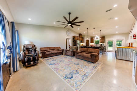 2021 3BR-2.5BA, Insulated AC's Shop + Guest Quarters 15.85 Acres - image 6