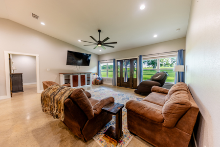 2021 3BR-2.5BA, Insulated AC's Shop + Guest Quarters 15.85 Acres - image 5