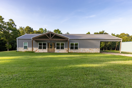 2021 3BR-2.5BA, Insulated AC's Shop + Guest Quarters 15.85 Acres - image 1
