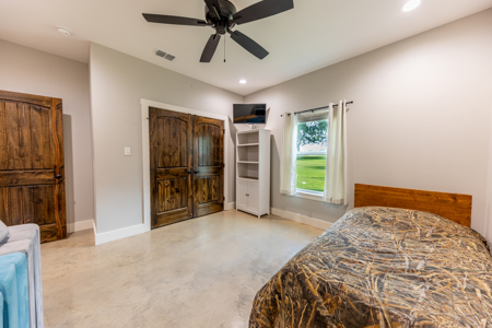 2021 3BR-2.5BA, Insulated AC's Shop + Guest Quarters 15.85 Acres - image 7