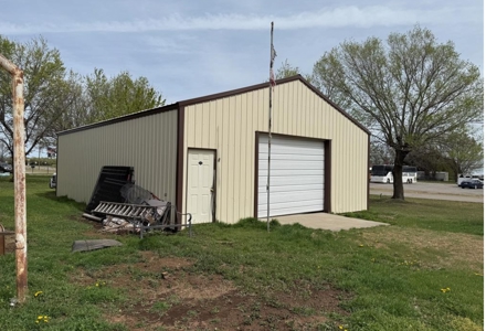 Spacious 4 Bedroom Home For Sale In Helena, Oklahoma - image 32